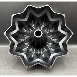 Nordic Ware Star Bundt Pan Mold 10 cup Cast Aluminum Made in USA